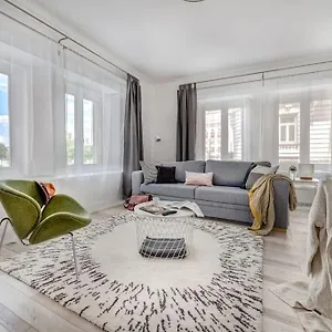 Parlament Panorama Luxury Apartment