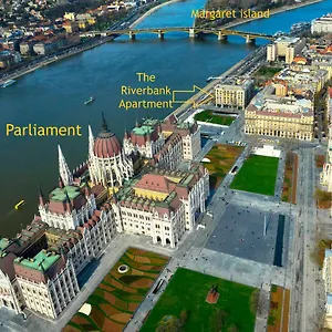 Riverbank At Parliament Apartment